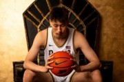 九游(中国)-访校第一站！郇斯楠晒出参观普渡大学的照片：普渡大学男篮加油？